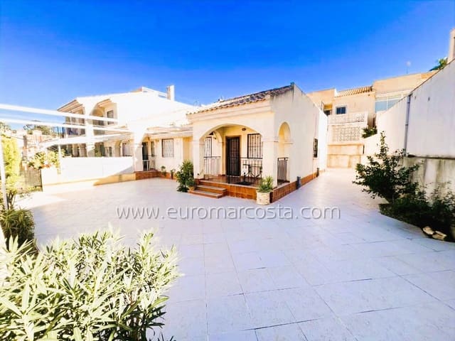3 sypialnia Willa na sprzedaż w Zona Pueblo, Guardamar del Segura z basenem garażem - 247 800 € (Ref: 9832302)