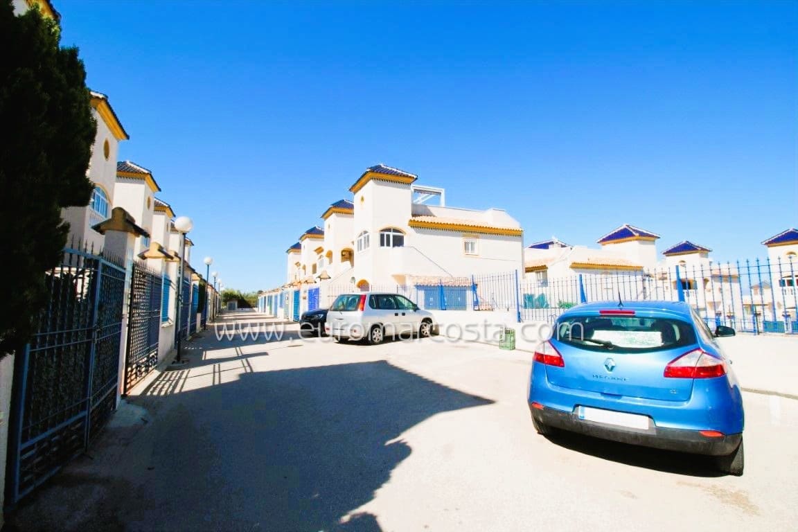 2 bedroom Bungalow for sale in Guardamar del Segura with pool garage - € 163,000 (Ref: 9832871)
