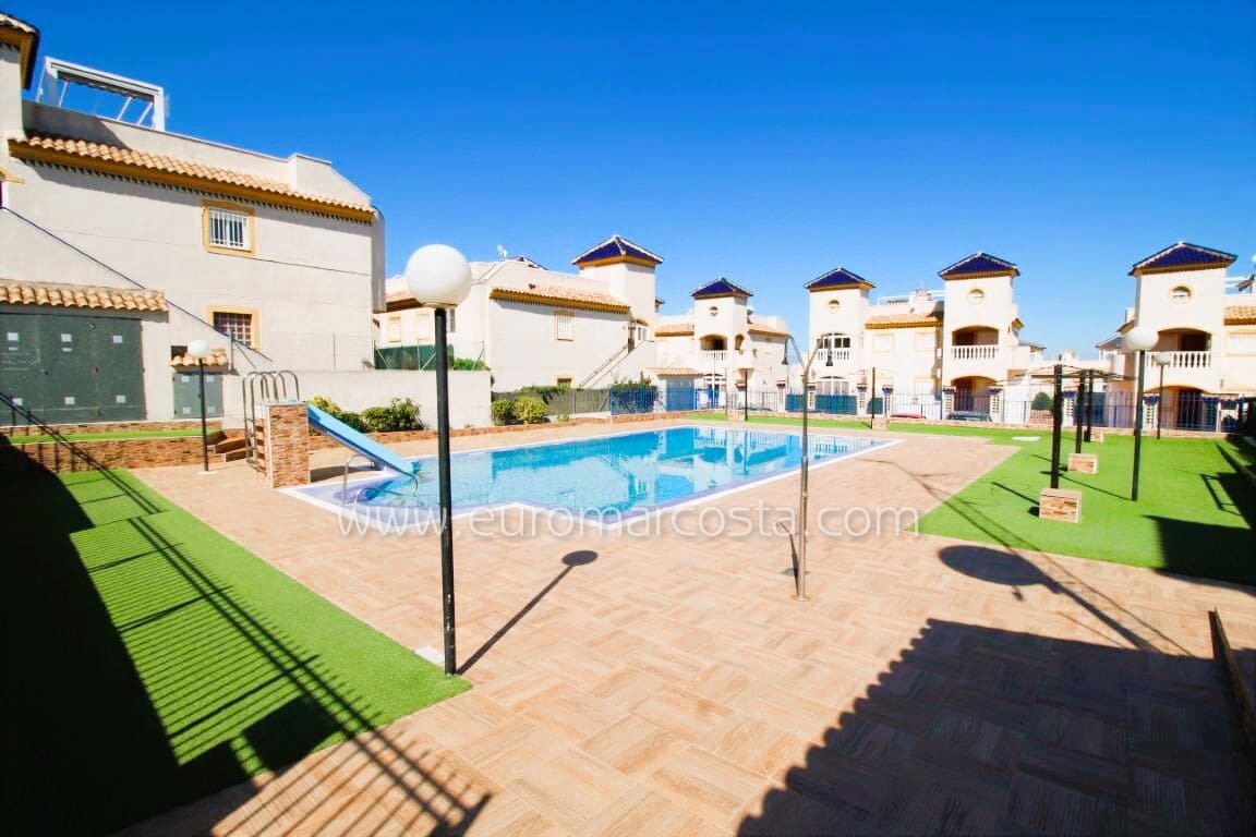 2 bedroom Bungalow for sale in Guardamar del Segura with pool garage - € 163,000 (Ref: 9832871)