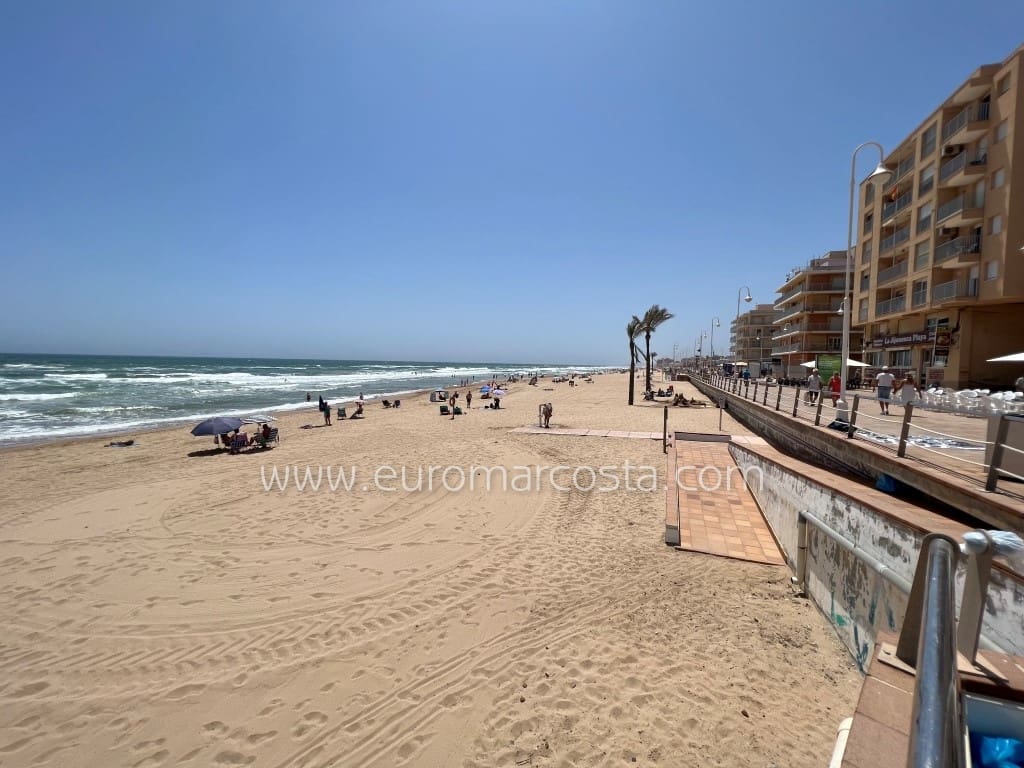 2 bedroom Bungalow for sale in Guardamar del Segura with pool garage - € 163,000 (Ref: 9832871)