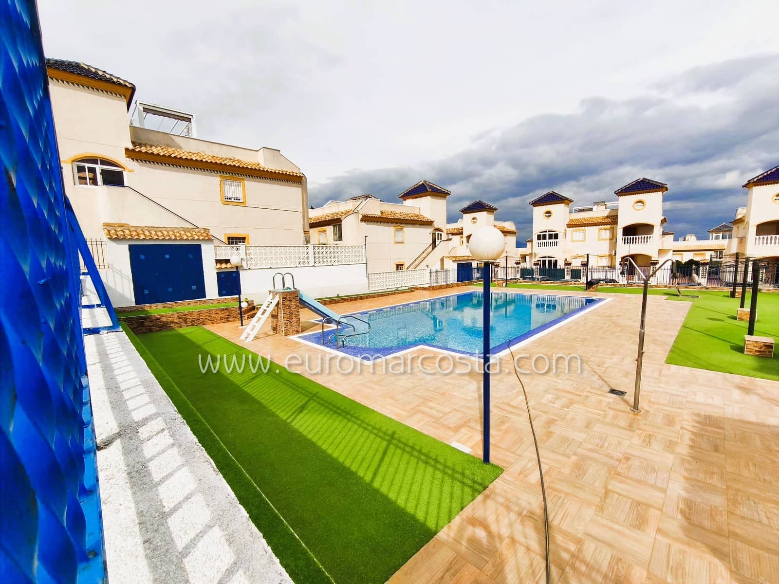 2 bedroom Bungalow for sale in Guardamar del Segura with pool garage - € 163,000 (Ref: 9832871)