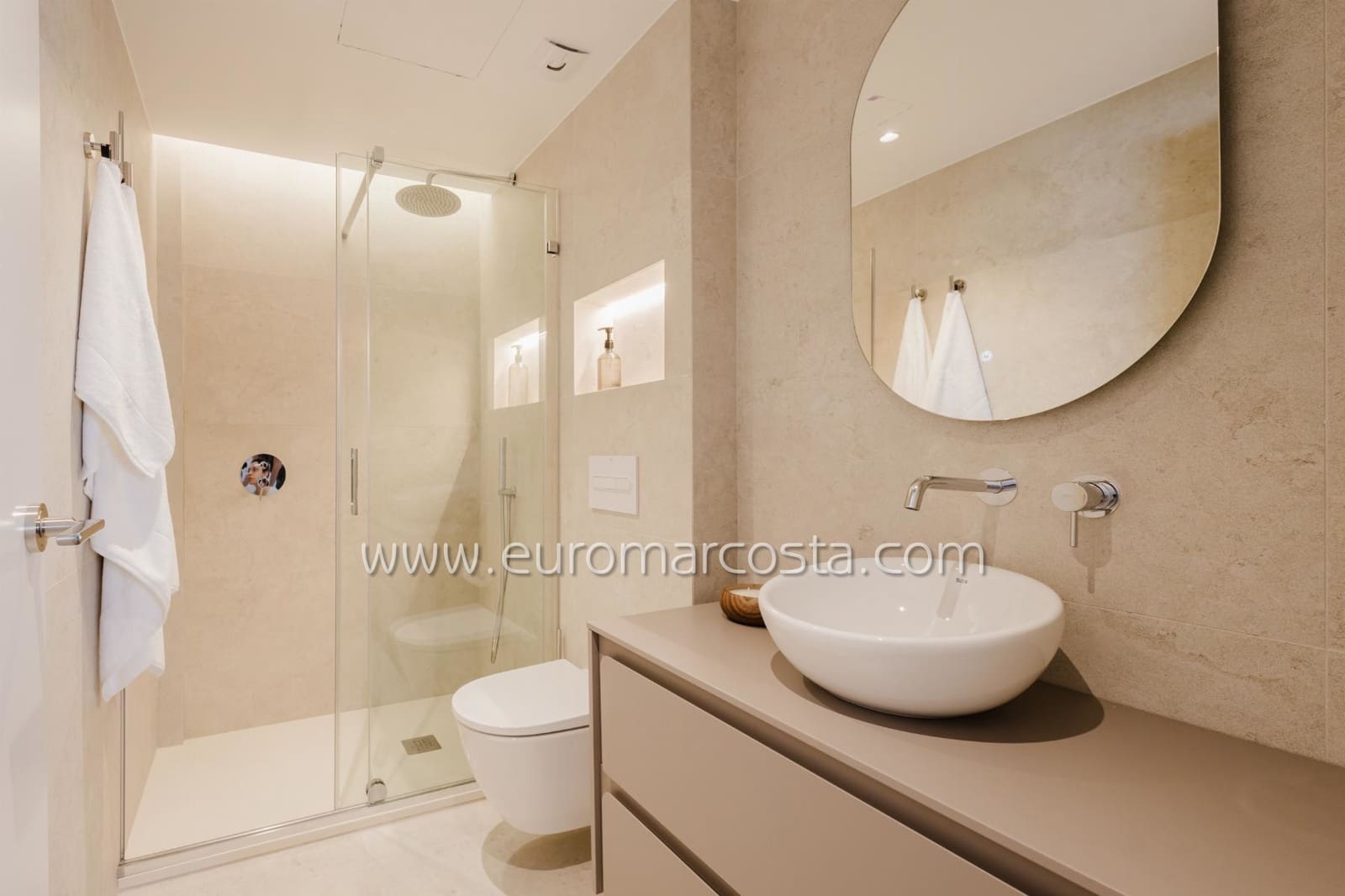 Apartamento de 3 habitaciones en Torrevieja en venta con piscina - 329.000 € (Ref: 9844382)