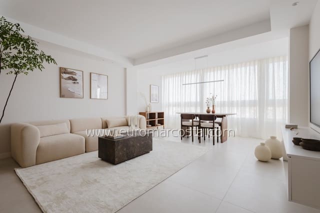 Apartamento de 3 habitaciones en Torrevieja en venta con piscina - 329.000 € (Ref: 9844382)