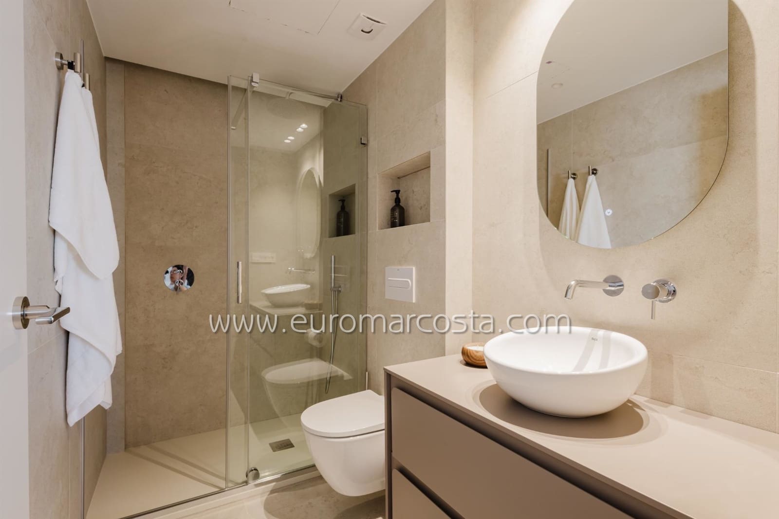 Apartamento de 3 habitaciones en Torrevieja en venta con piscina - 329.000 € (Ref: 9844382)