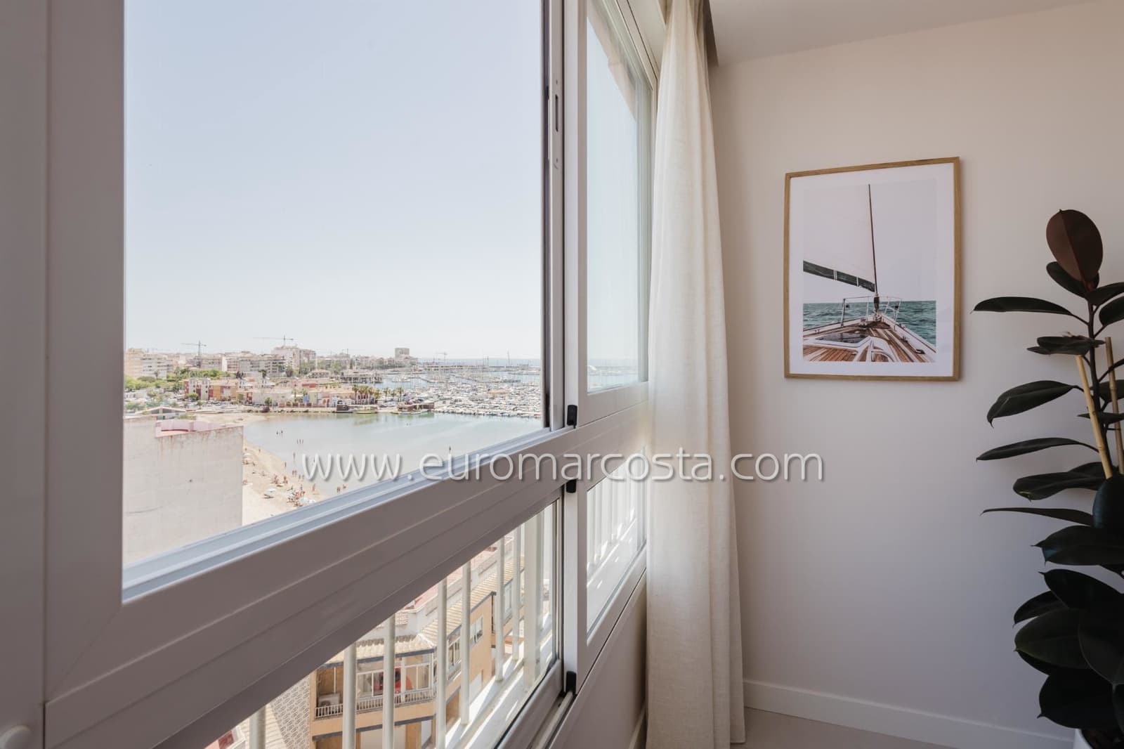 Apartamento de 3 habitaciones en Torrevieja en venta con piscina - 329.000 € (Ref: 9844382)
