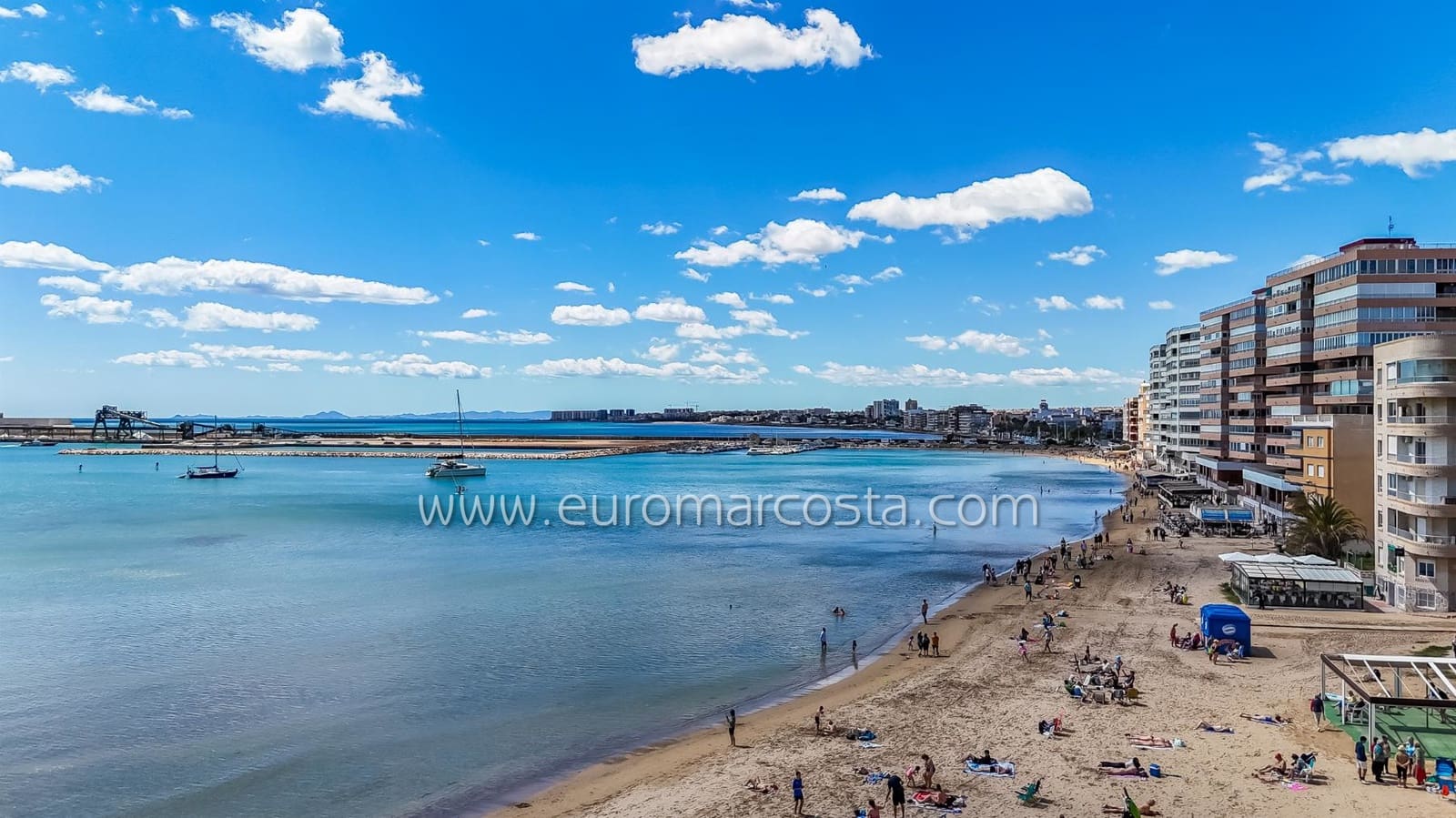 Apartamento de 3 habitaciones en Torrevieja en venta con piscina - 329.000 € (Ref: 9844382)