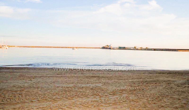 Apartamento de 2 habitaciones en Torrevieja en venta - 138.500 € (Ref: 9848216)