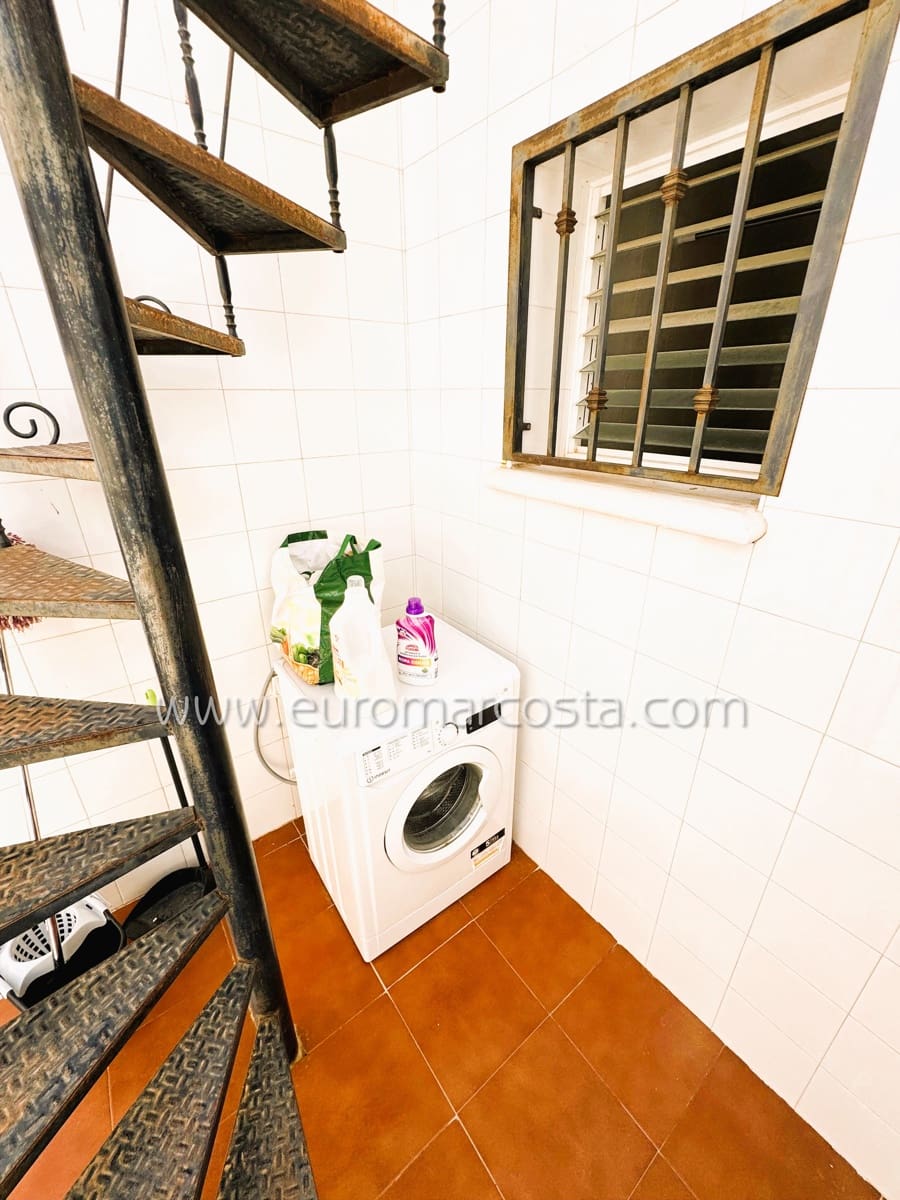 3 bedroom Villa for sale in Guardamar del Segura with pool garage - € 223,490 (Ref: 9856174)