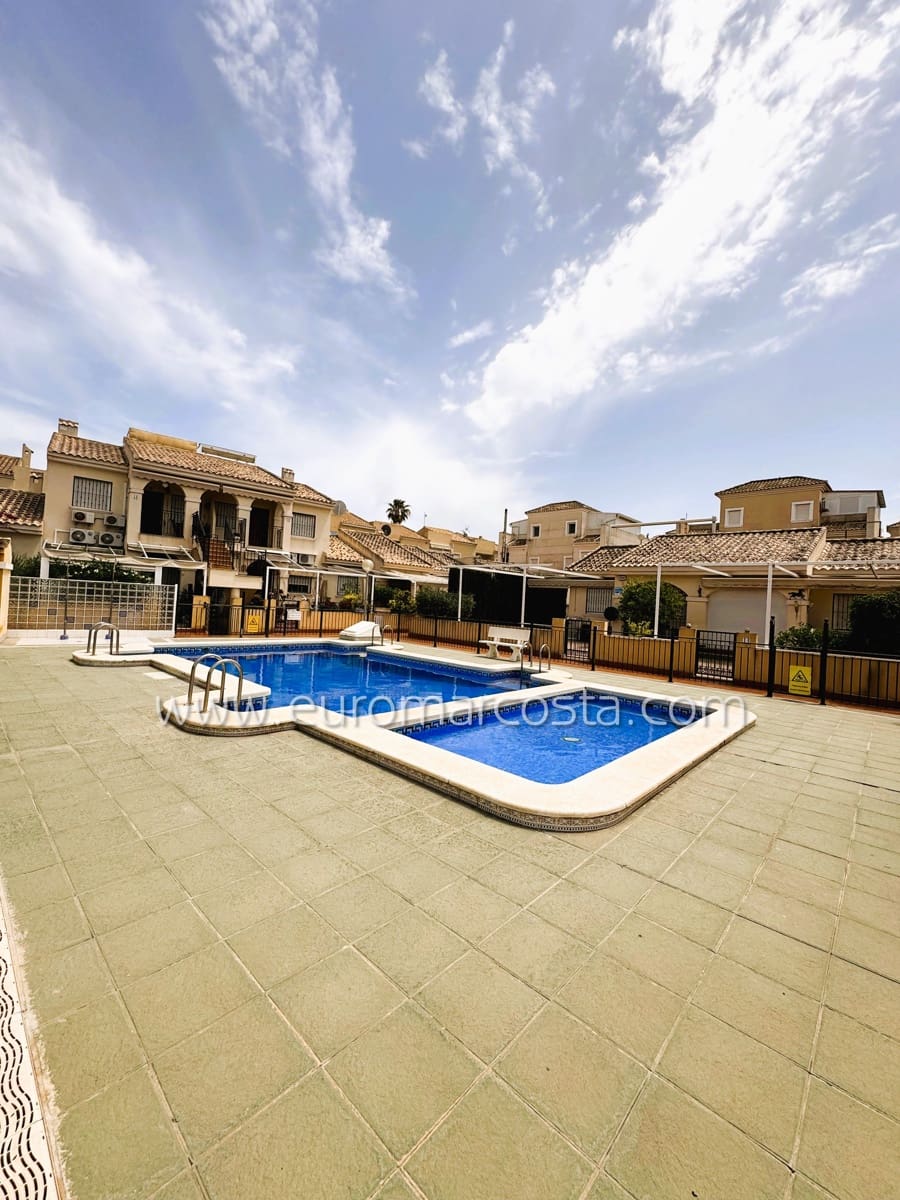 3 bedroom Villa for sale in Guardamar del Segura with pool garage - € 223,490 (Ref: 9856174)