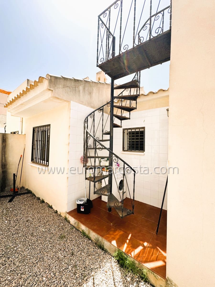 3 bedroom Villa for sale in Guardamar del Segura with pool garage - € 223,490 (Ref: 9856174)