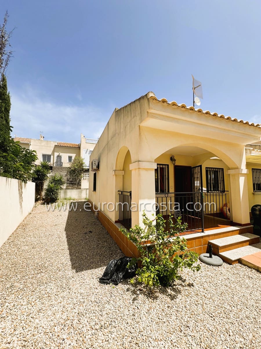 3 bedroom Villa for sale in Guardamar del Segura with pool garage - € 223,490 (Ref: 9856174)