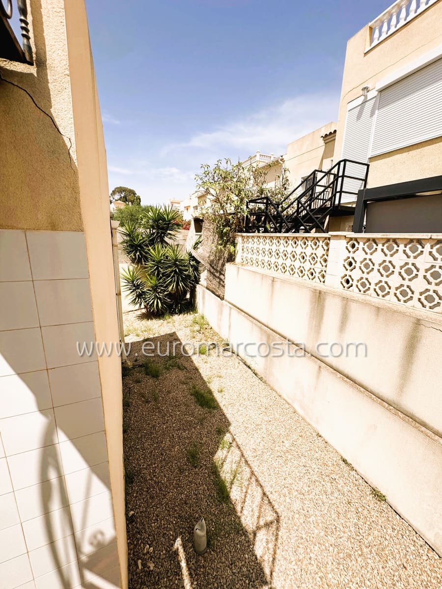 3 bedroom Villa for sale in Guardamar del Segura with pool garage - € 223,490 (Ref: 9856174)