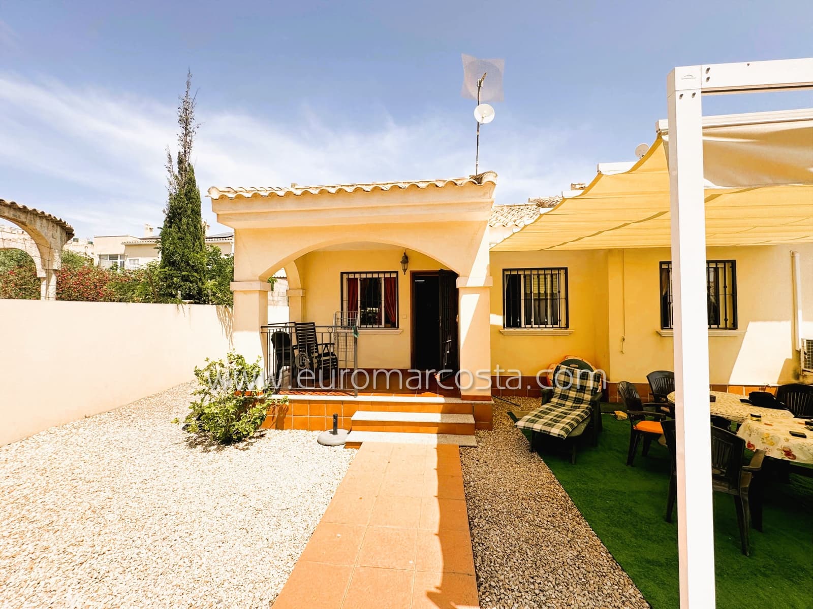 3 bedroom Villa for sale in Guardamar del Segura with pool garage - € 223,490 (Ref: 9856174)