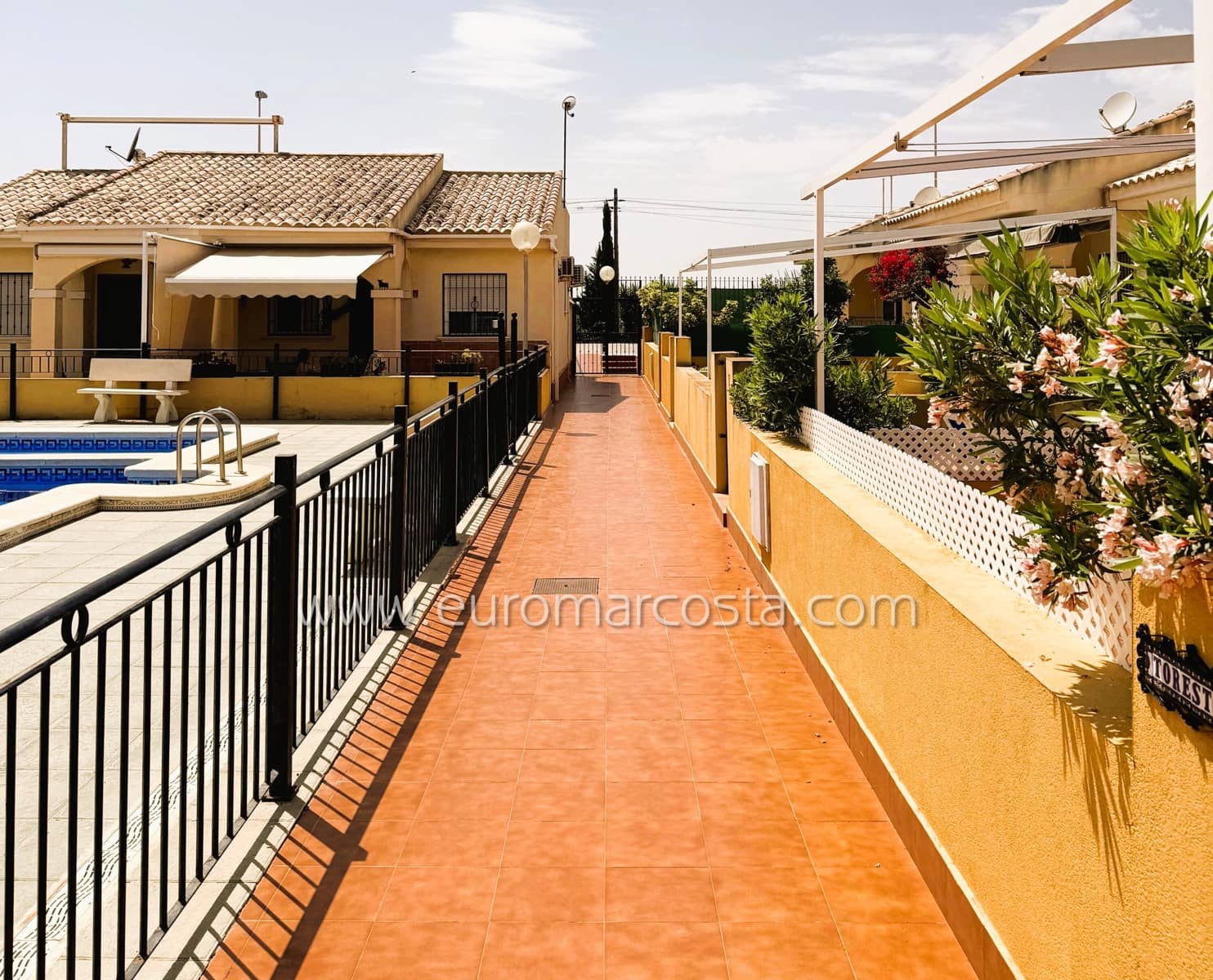 3 bedroom Villa for sale in Guardamar del Segura with pool garage - € 223,490 (Ref: 9856174)