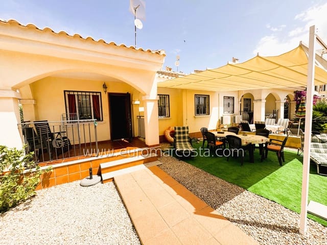 3 slaapkamer Villa te koop in Zona Pueblo, Guardamar del Segura met zwembad garage - € 219.500 (Ref: 9856174)