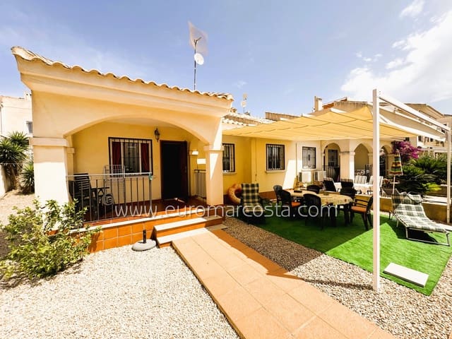 3 slaapkamer Villa te koop in Zona Pueblo, Guardamar del Segura met zwembad garage - € 219.500 (Ref: 9856174)