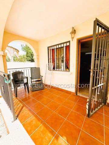 3 slaapkamer Villa te koop in Zona Pueblo, Guardamar del Segura met zwembad garage - € 219.500 (Ref: 9856174)