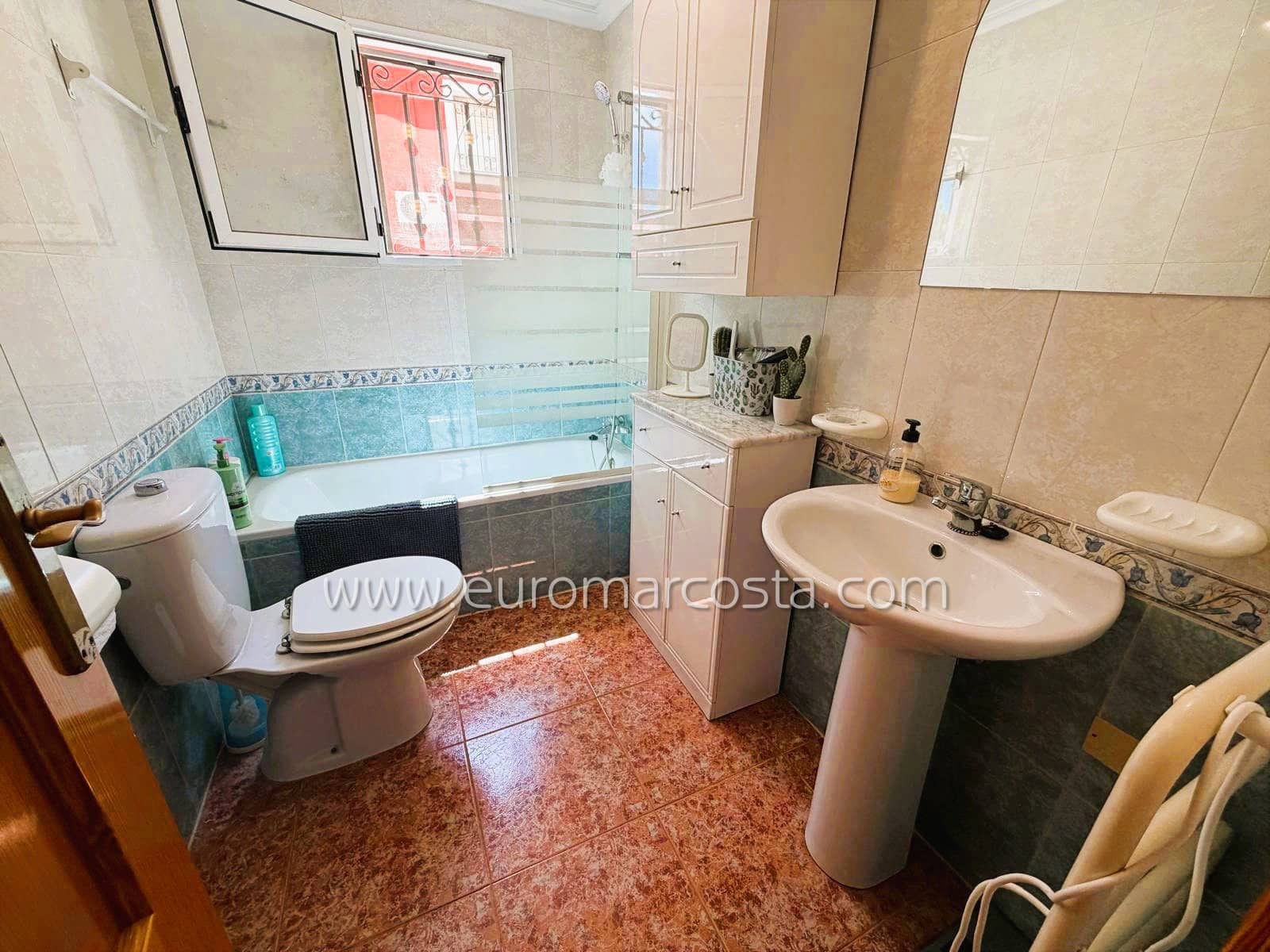 3 bedroom Bungalow for sale in Los Montesinos with garage - € 189,900 (Ref: 9889429)