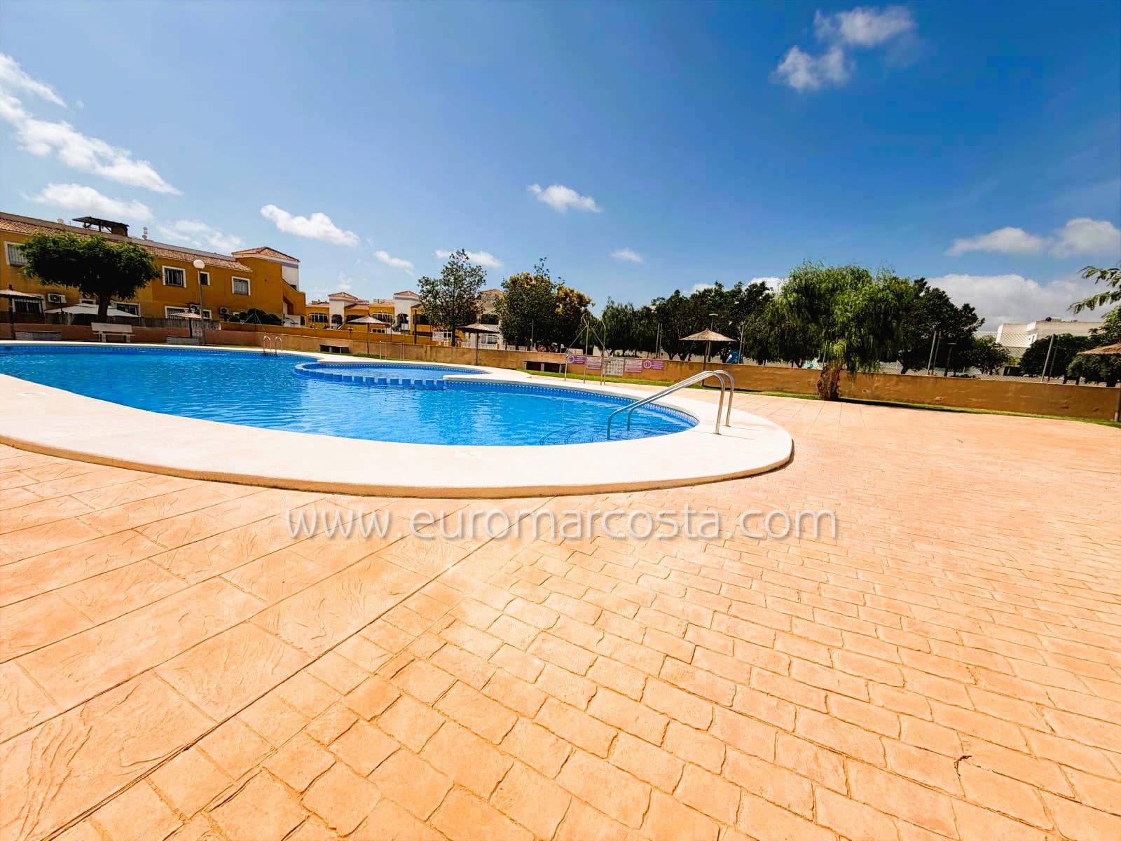 3 bedroom Bungalow for sale in Los Montesinos with garage - € 189,900 (Ref: 9889429)