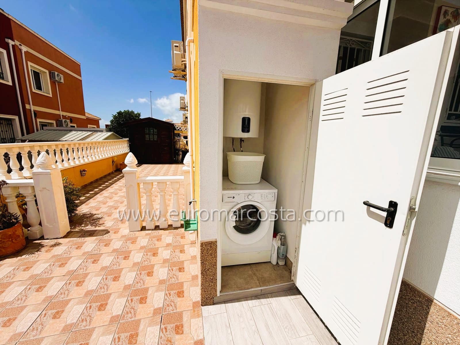 3 bedroom Bungalow for sale in Los Montesinos with garage - € 189,900 (Ref: 9889429)