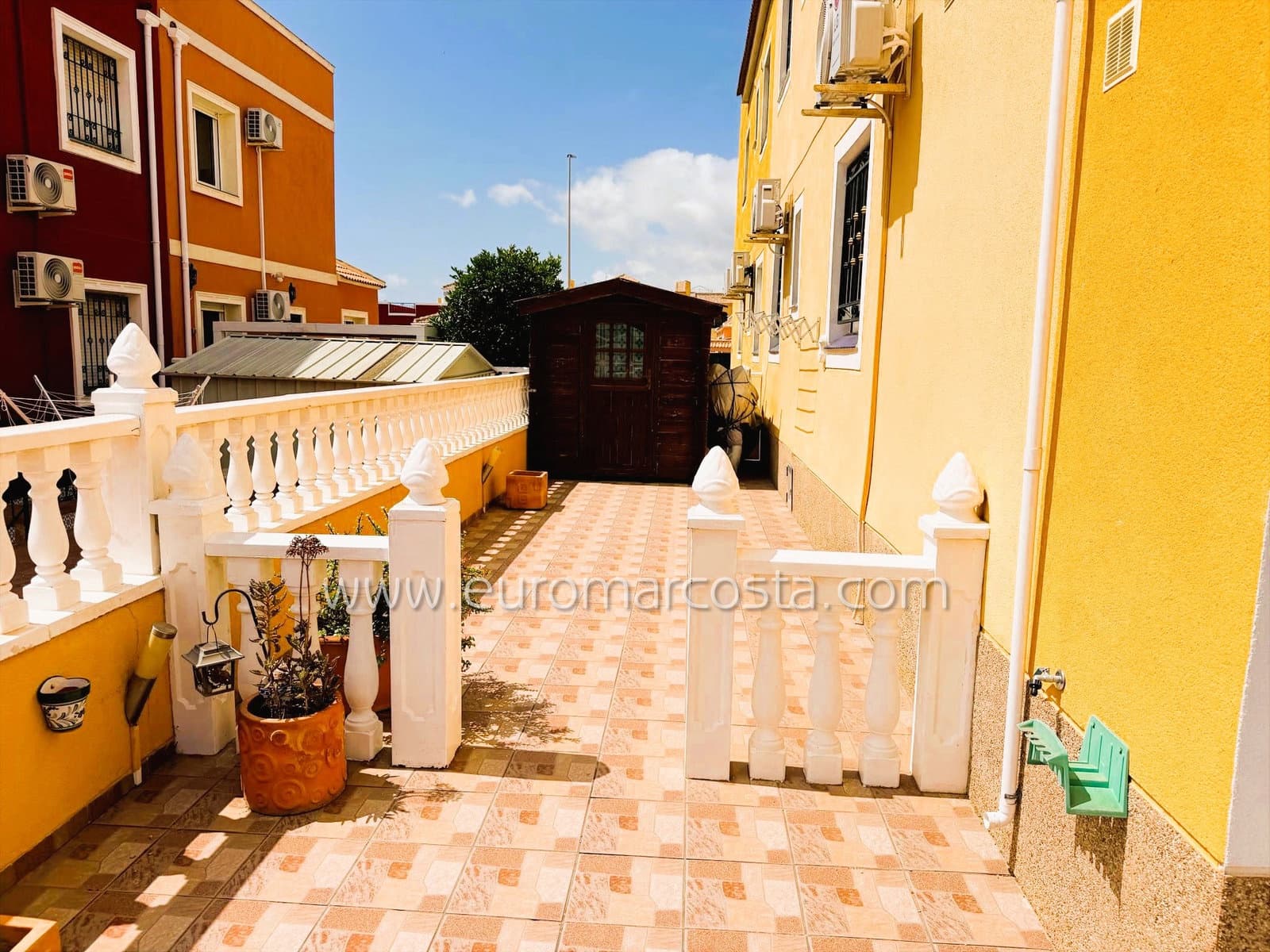 3 bedroom Bungalow for sale in Los Montesinos with garage - € 189,900 (Ref: 9889429)