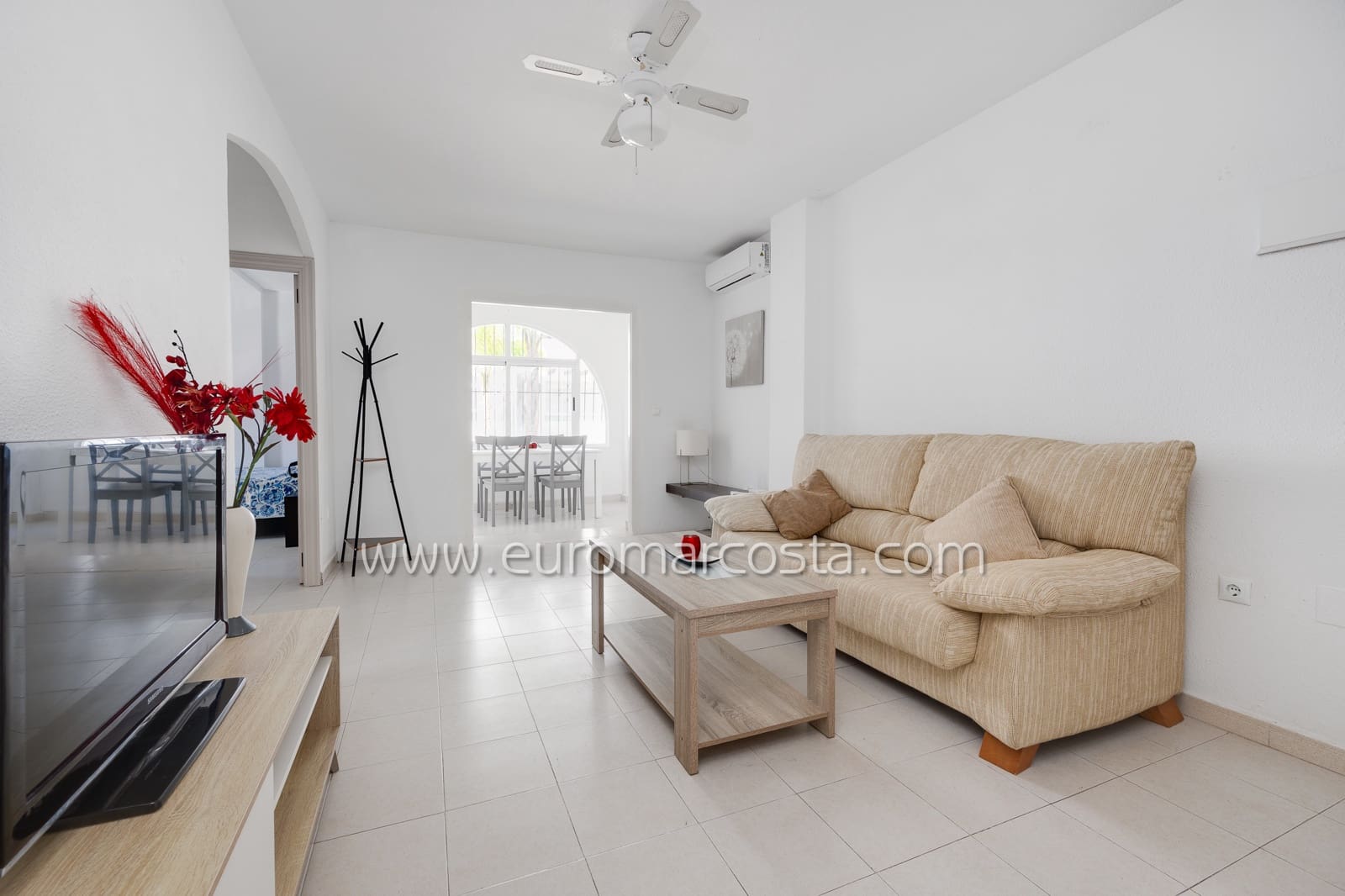 2 chambre Bungalow à vendre à Torrevieja avec piscine - 139 500 € (Ref: 9893212)