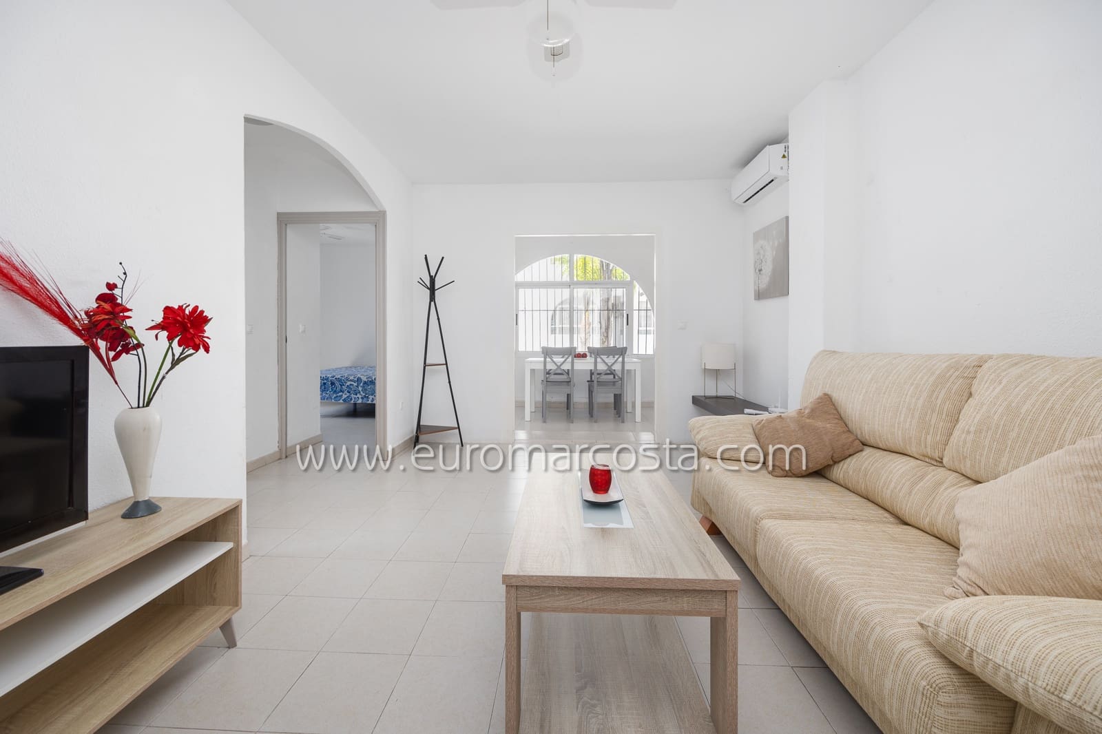 2 chambre Bungalow à vendre à Torrevieja avec piscine - 139 500 € (Ref: 9893212)