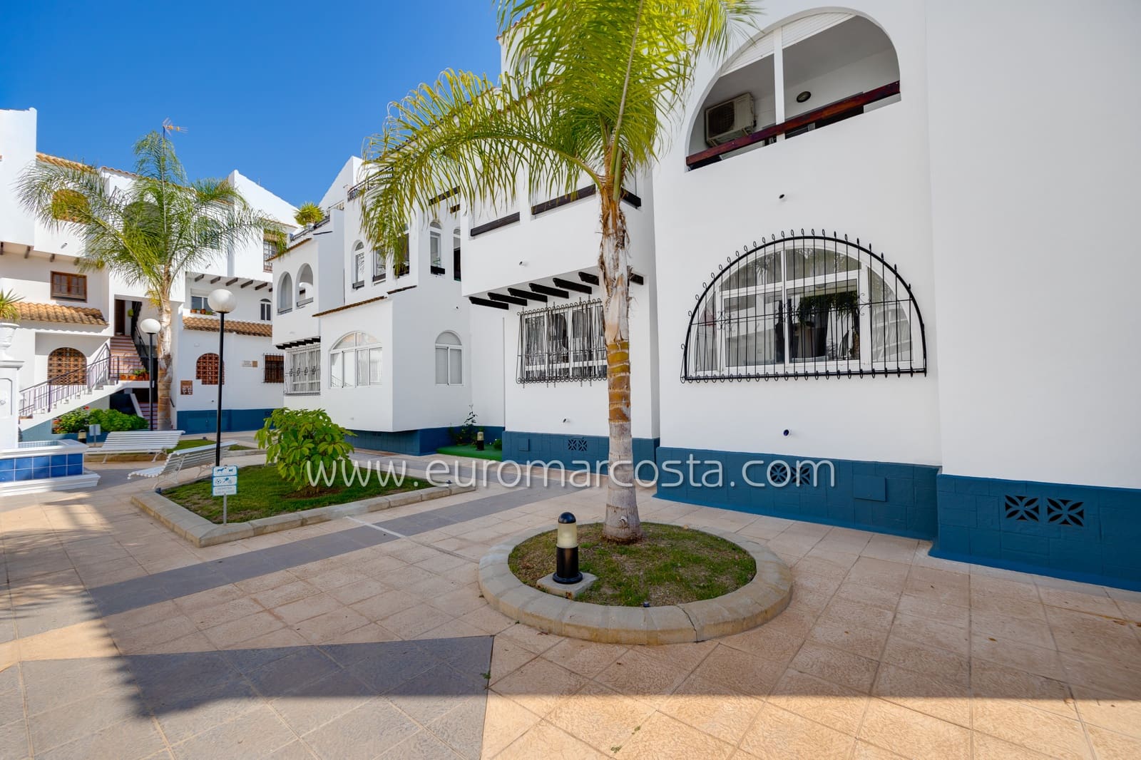 2 chambre Bungalow à vendre à Torrevieja avec piscine - 139 500 € (Ref: 9893212)