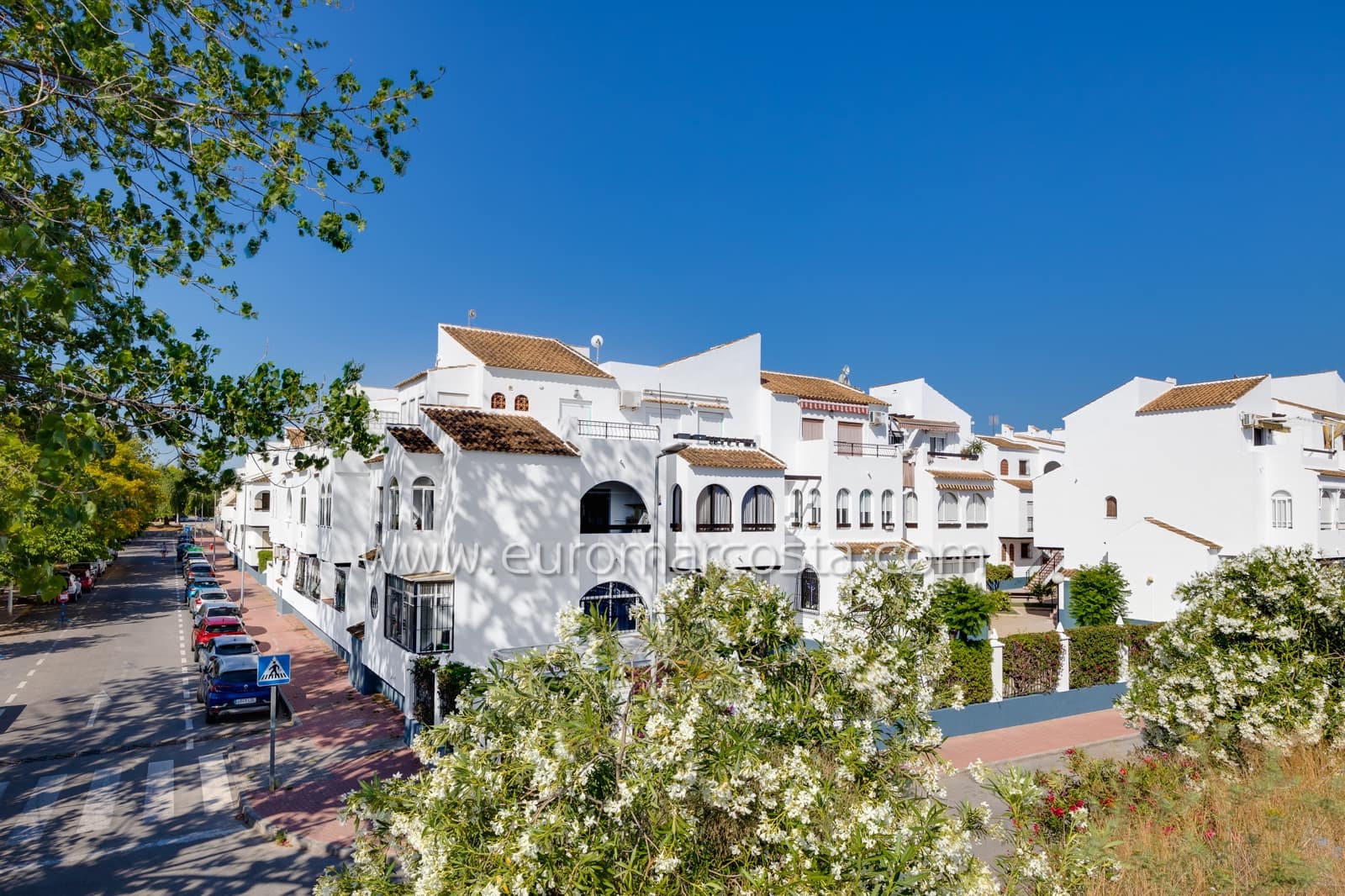 2 chambre Bungalow à vendre à Torrevieja avec piscine - 139 500 € (Ref: 9893212)