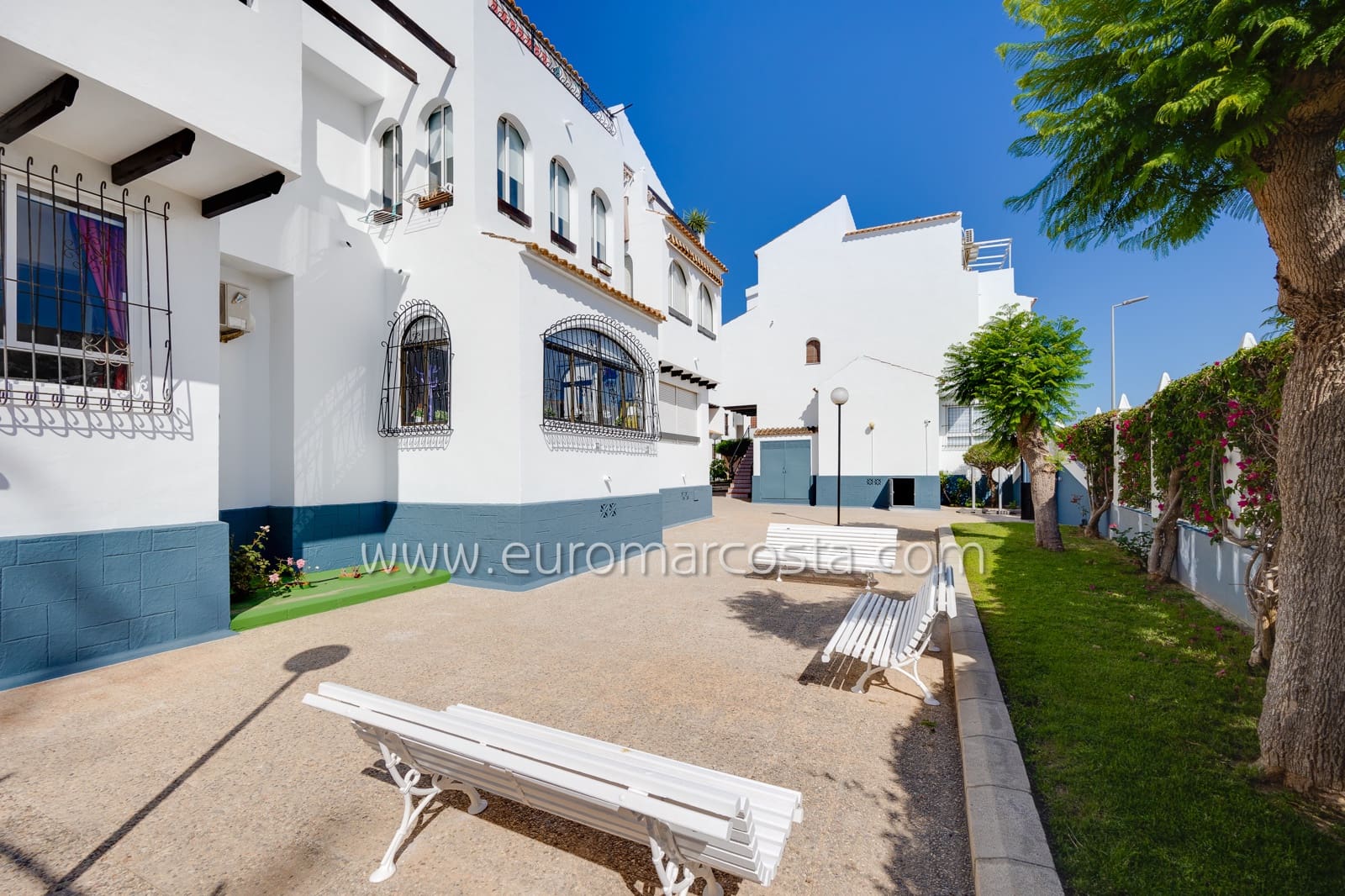 2 chambre Bungalow à vendre à Torrevieja avec piscine - 139 500 € (Ref: 9893212)