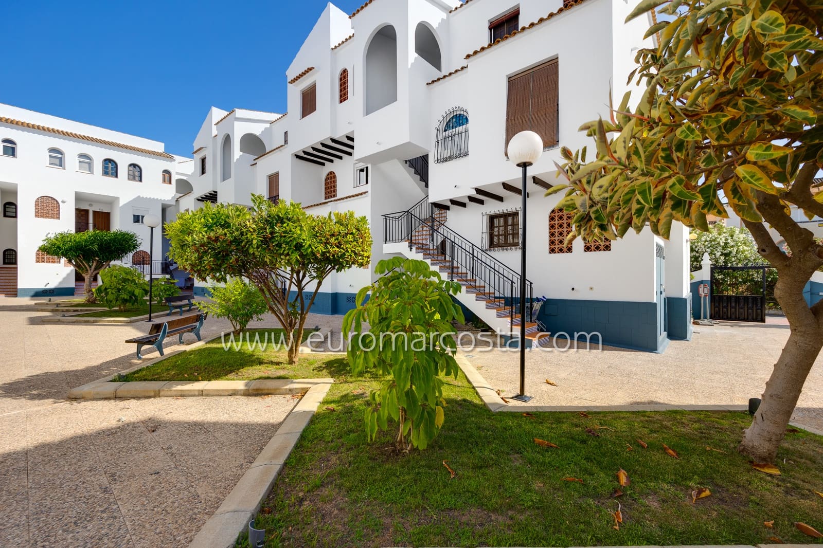 2 chambre Bungalow à vendre à Torrevieja avec piscine - 139 500 € (Ref: 9893212)