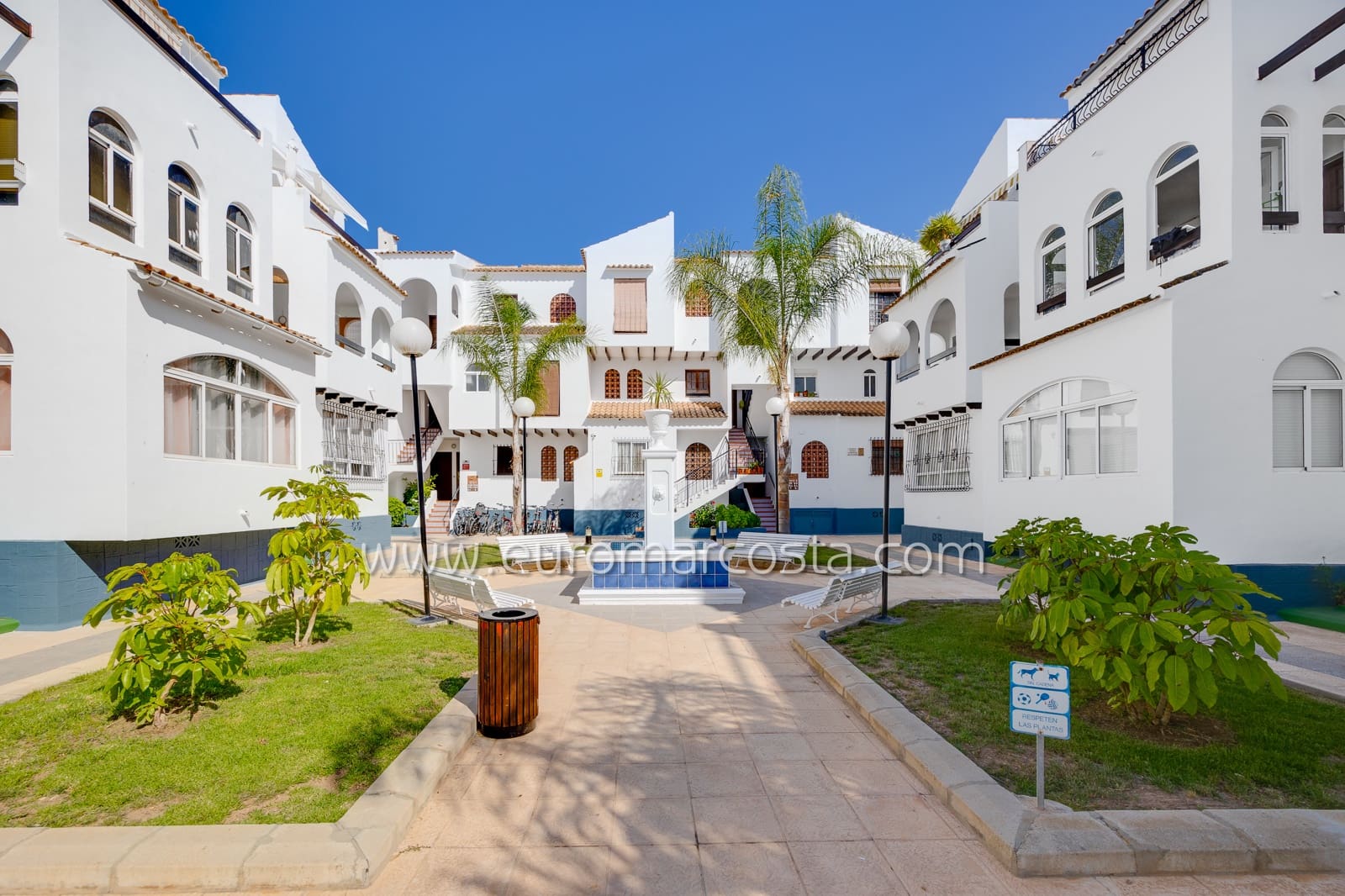 2 chambre Bungalow à vendre à Torrevieja avec piscine - 139 500 € (Ref: 9893212)