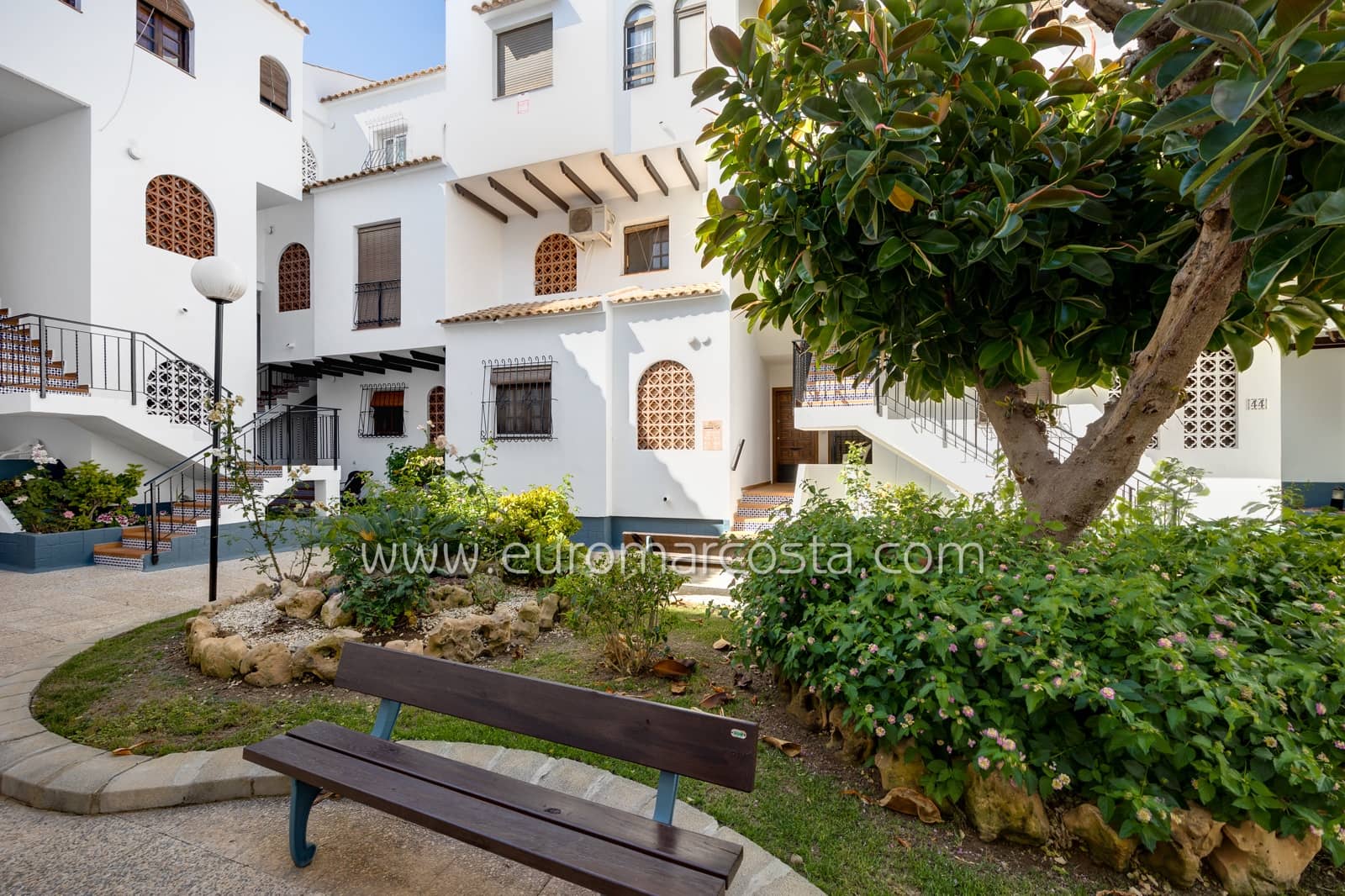 2 chambre Bungalow à vendre à Torrevieja avec piscine - 139 500 € (Ref: 9893212)