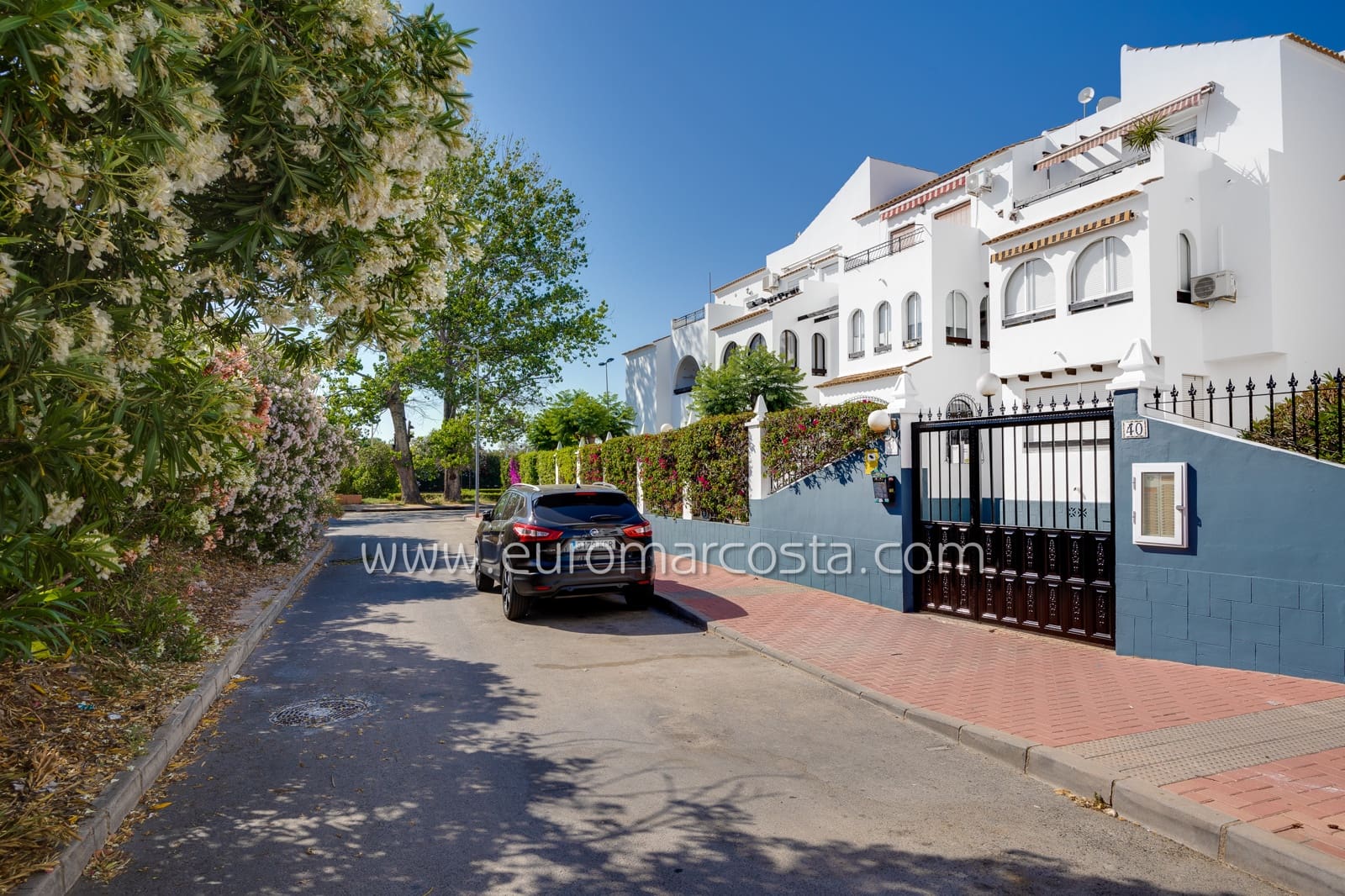 2 chambre Bungalow à vendre à Torrevieja avec piscine - 139 500 € (Ref: 9893212)