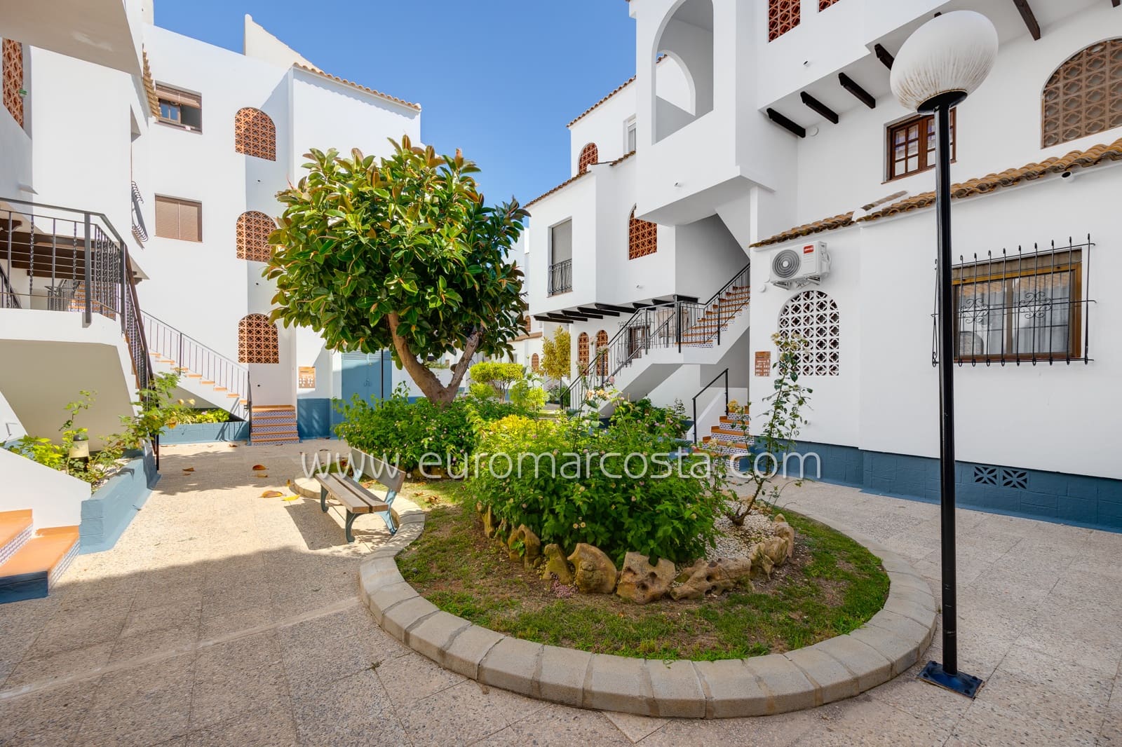 2 chambre Bungalow à vendre à Torrevieja avec piscine - 139 500 € (Ref: 9893212)