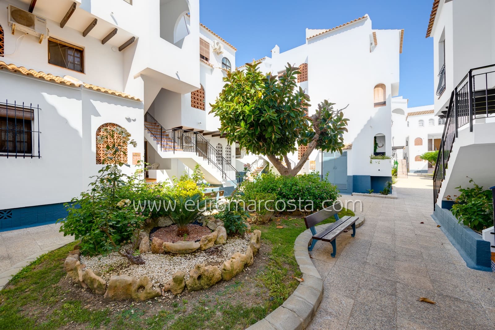 2 chambre Bungalow à vendre à Torrevieja avec piscine - 139 500 € (Ref: 9893212)