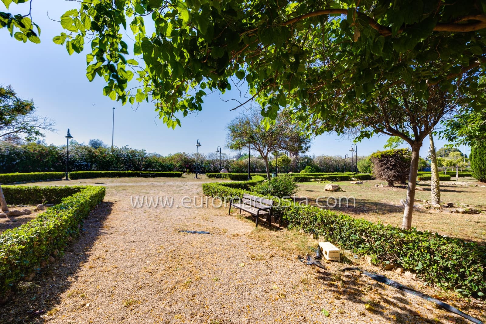 2 chambre Bungalow à vendre à Torrevieja avec piscine - 139 500 € (Ref: 9893212)