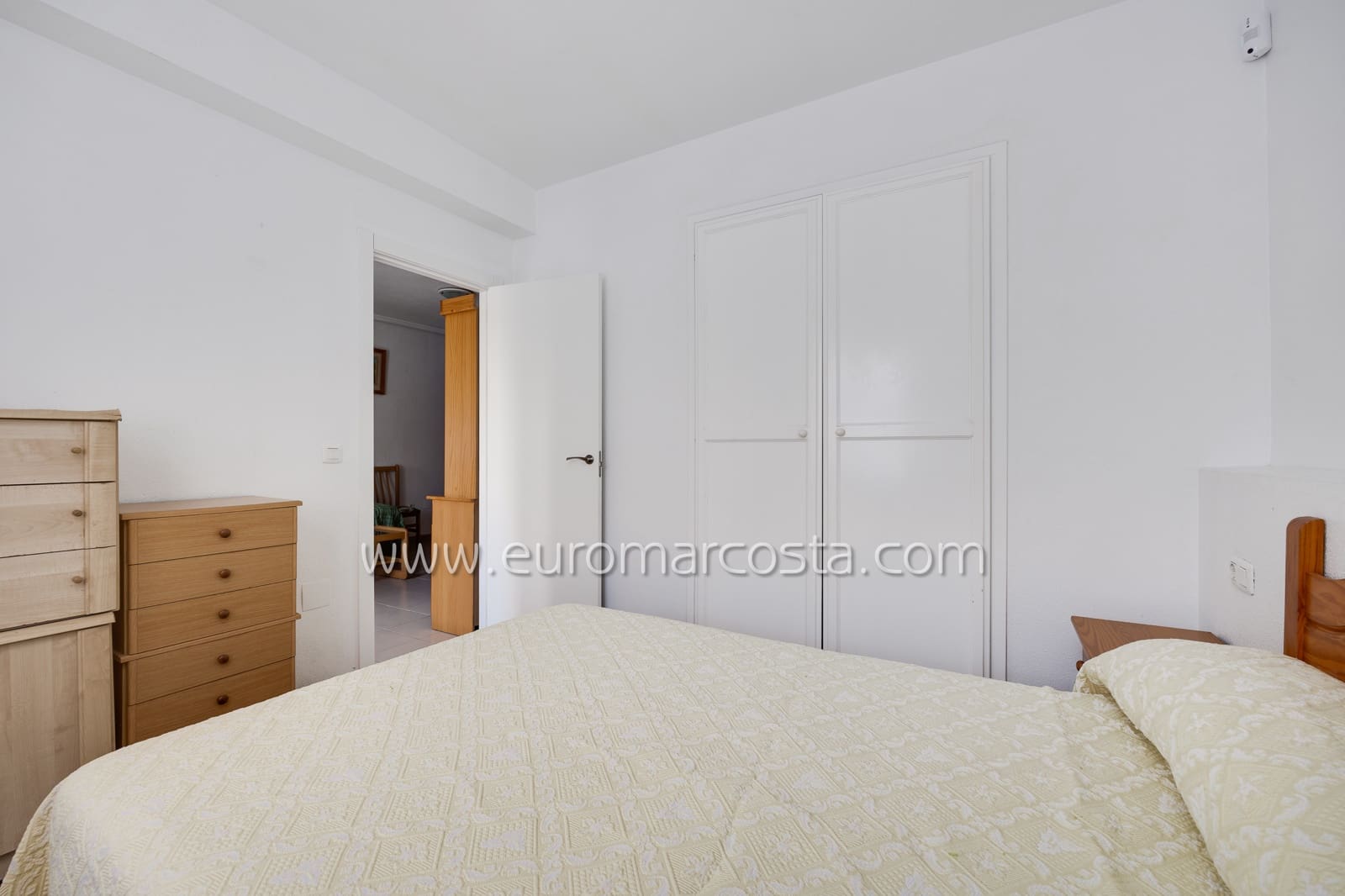 2 sypialnia Bungalow na sprzedaż w Torrevieja z basenem - 129 990 € (Ref: 9898399)