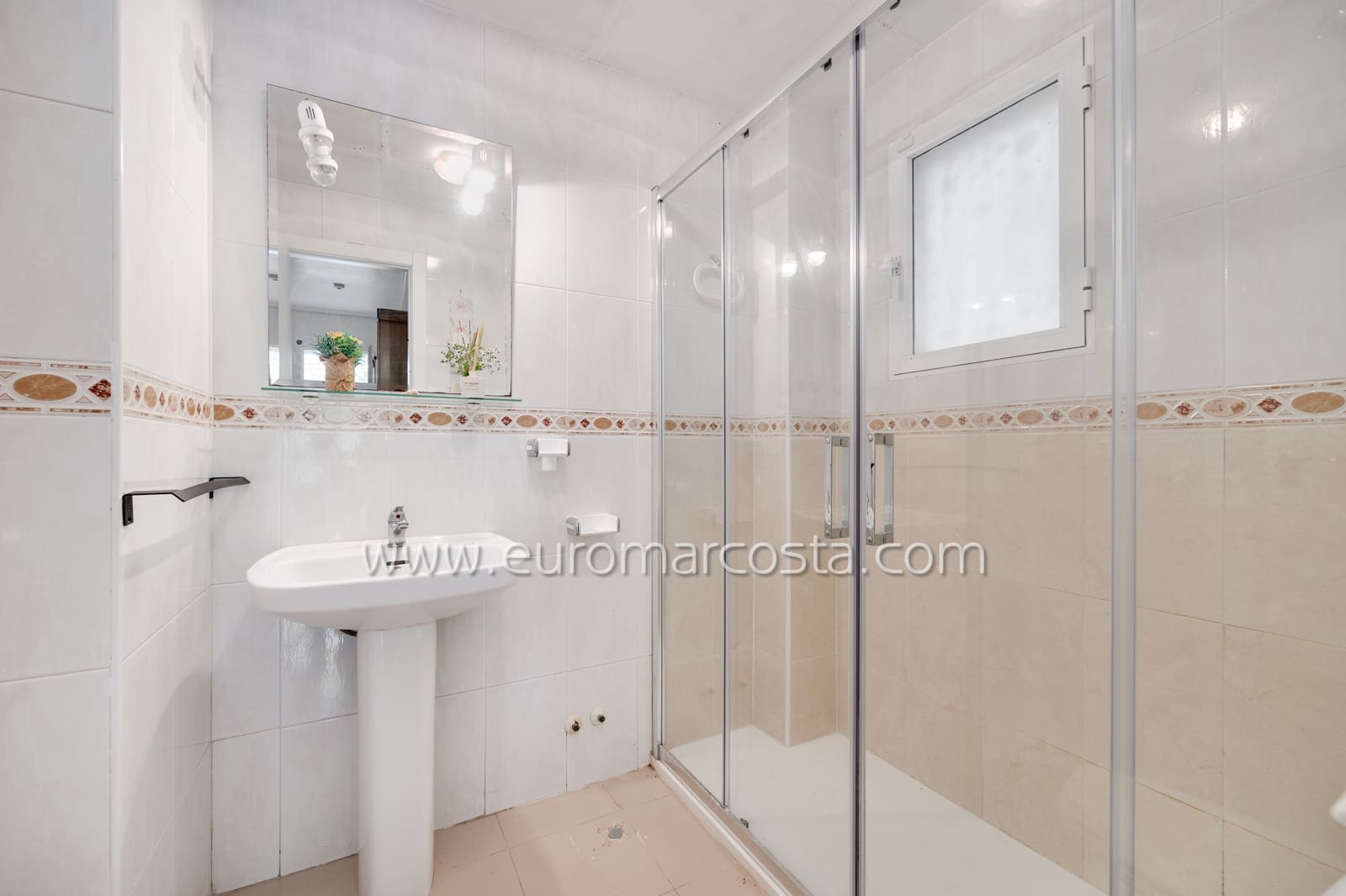 2 sypialnia Bungalow na sprzedaż w Torrevieja z basenem - 129 990 € (Ref: 9898399)