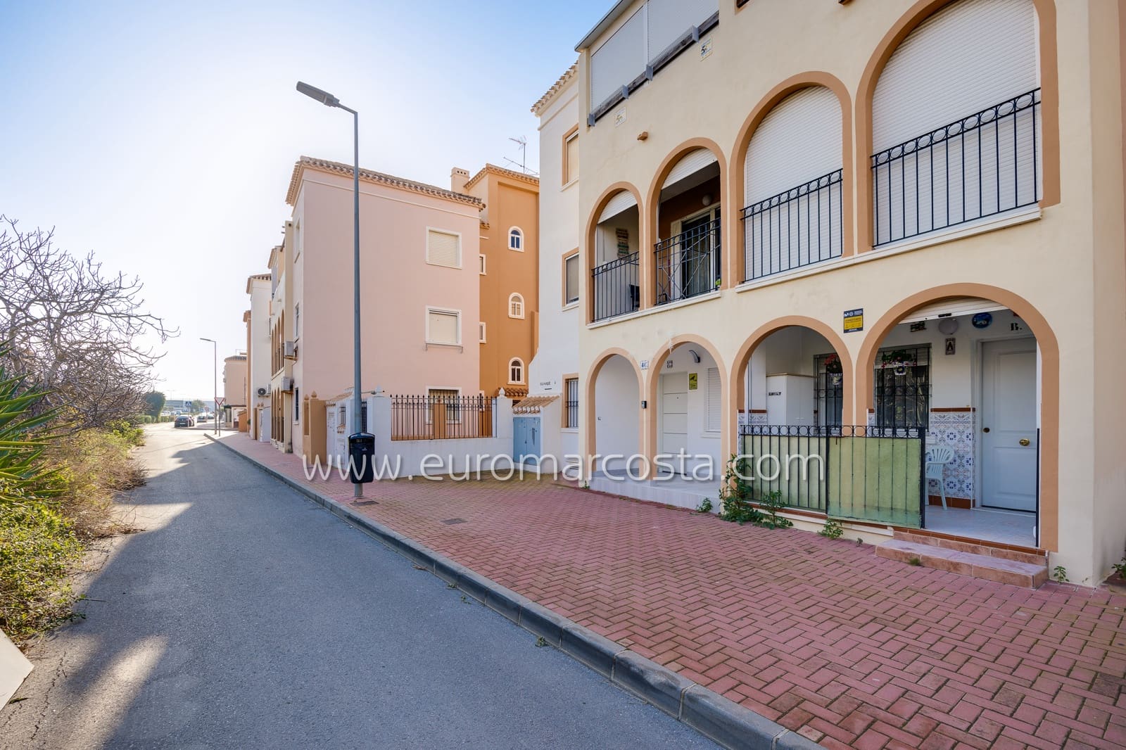 2 sypialnia Bungalow na sprzedaż w Torrevieja z basenem - 129 990 € (Ref: 9898399)