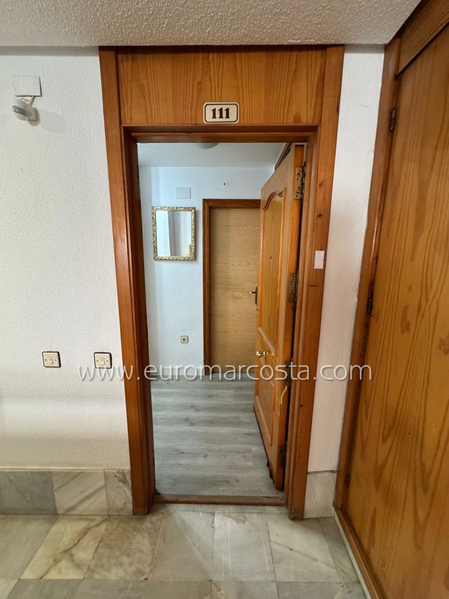 Studio na sprzedaż w Torrevieja z basenem - 99 500 € (Ref: 9938996)