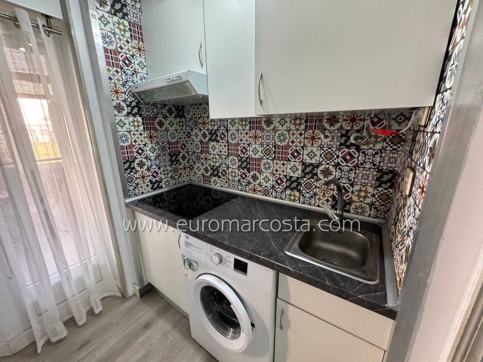Studio na sprzedaż w Torrevieja z basenem - 99 500 € (Ref: 9938996)