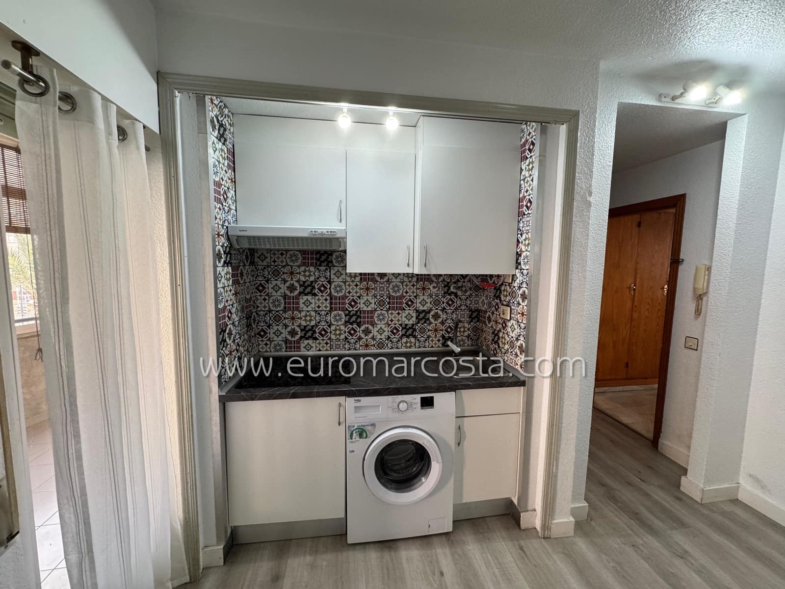 Studio na sprzedaż w Torrevieja z basenem - 99 500 € (Ref: 9938996)