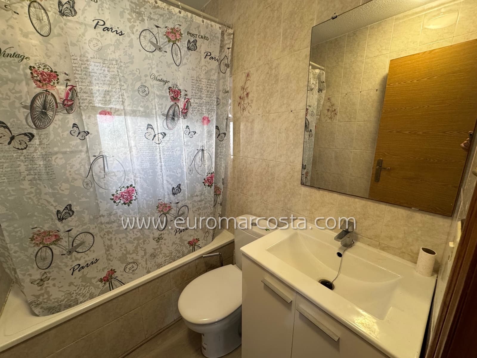Studio na sprzedaż w Torrevieja z basenem - 99 500 € (Ref: 9938996)