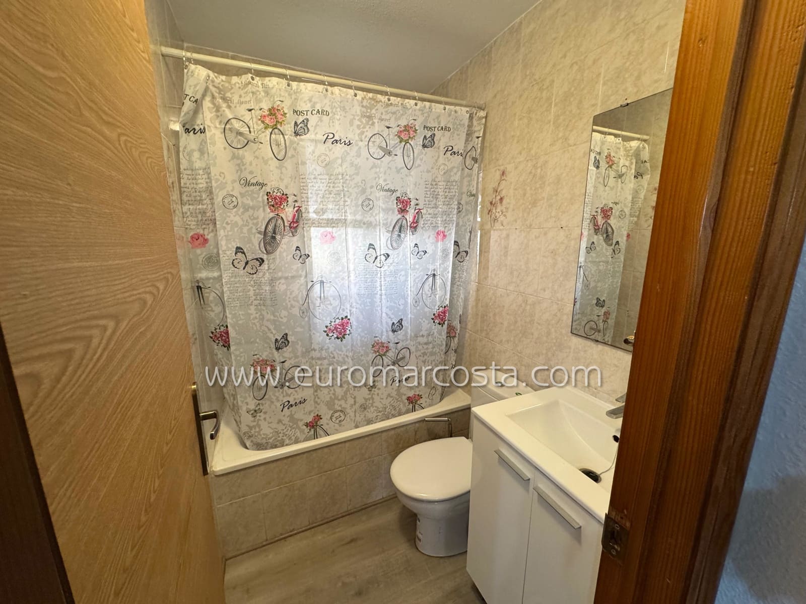 Studio na sprzedaż w Torrevieja z basenem - 99 500 € (Ref: 9938996)