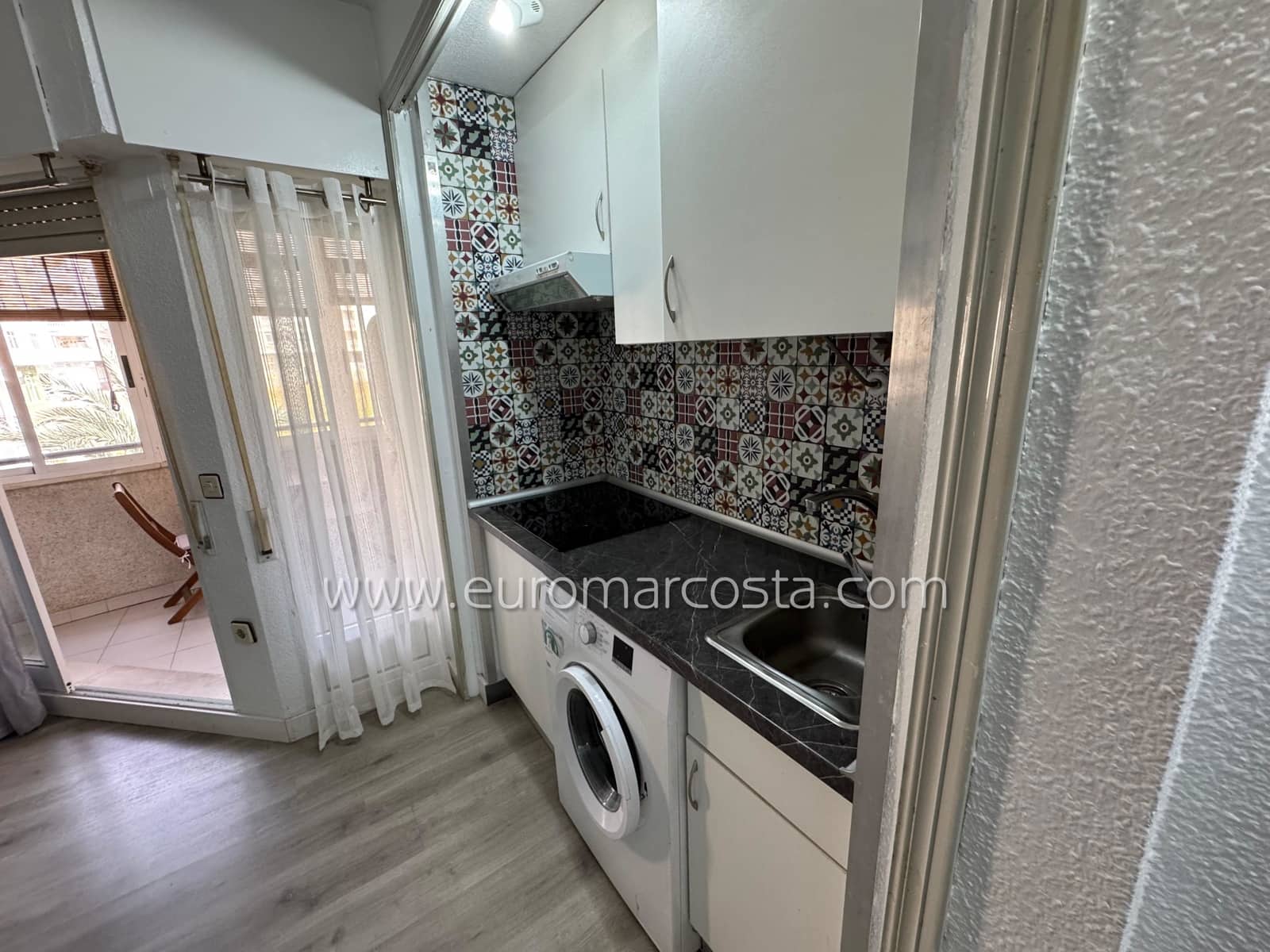 Studio na sprzedaż w Torrevieja z basenem - 99 500 € (Ref: 9938996)