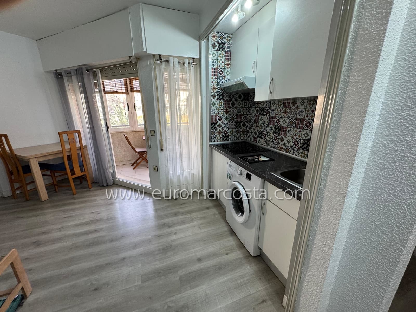 Studio na sprzedaż w Torrevieja z basenem - 99 500 € (Ref: 9938996)