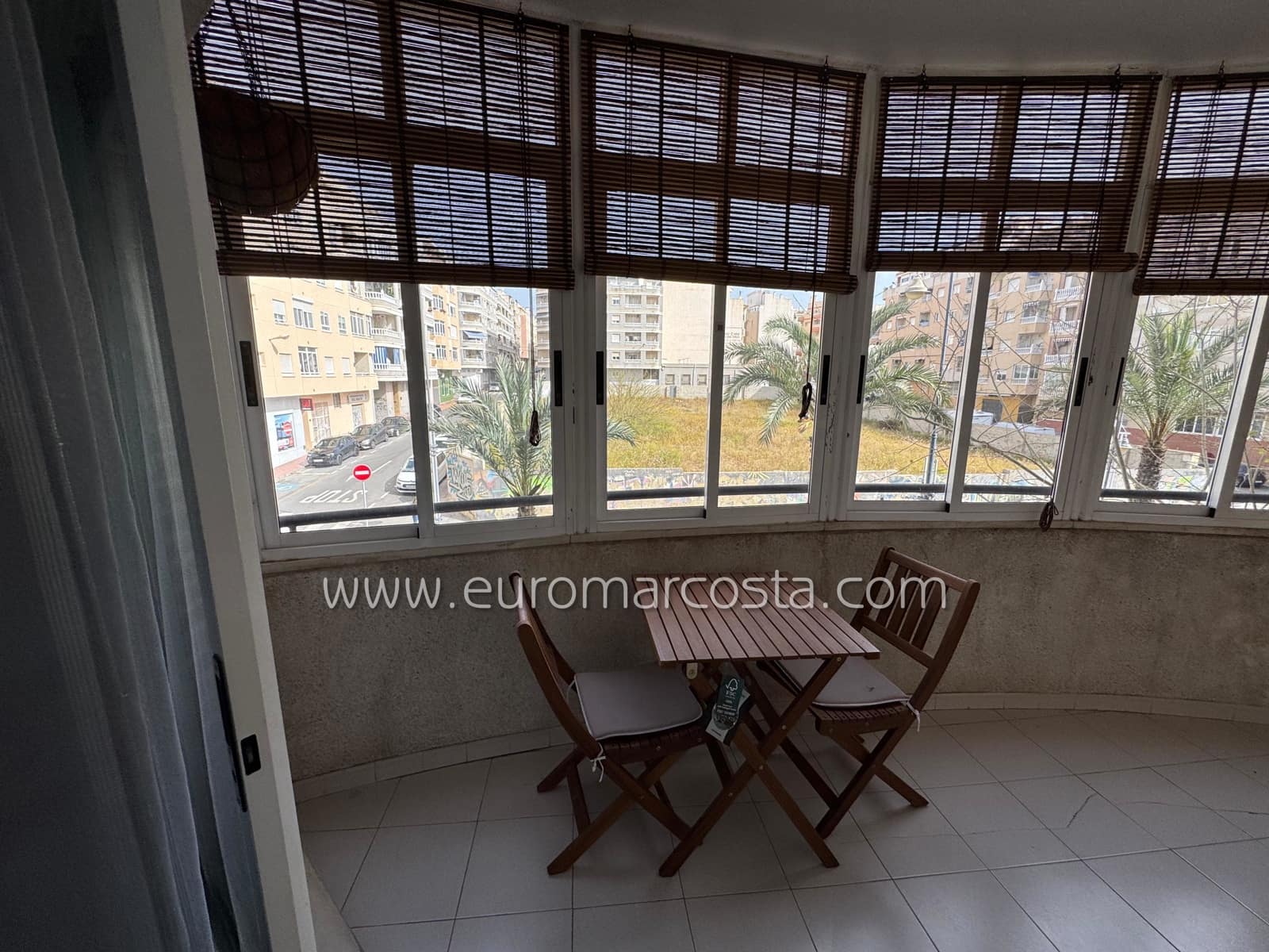 Studio na sprzedaż w Torrevieja z basenem - 99 500 € (Ref: 9938996)
