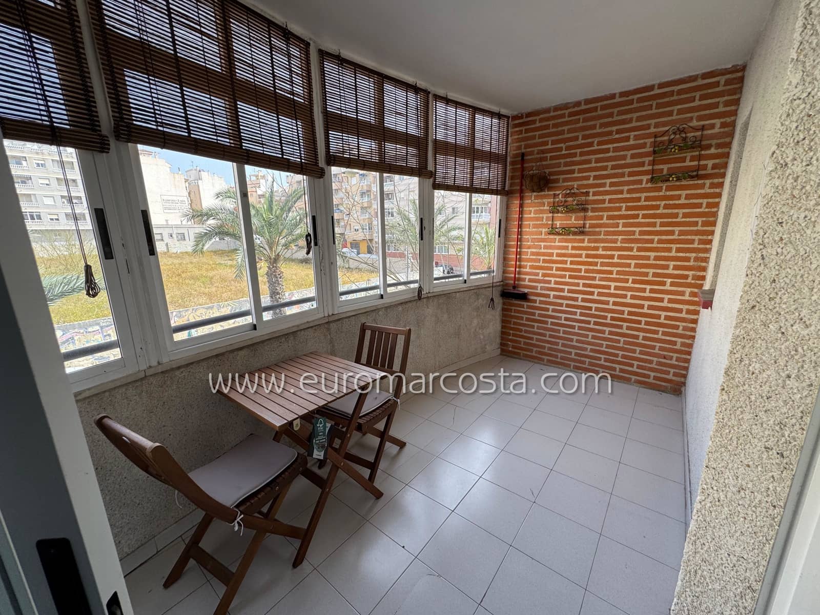 Studio na sprzedaż w Torrevieja z basenem - 99 500 € (Ref: 9938996)