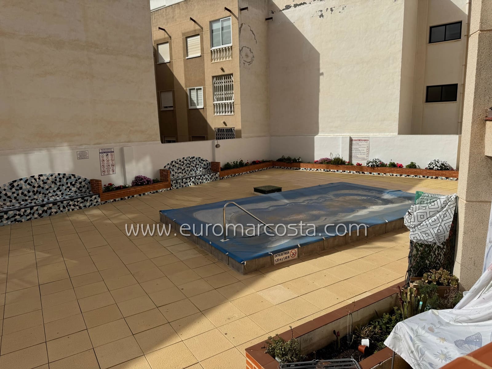 Studio na sprzedaż w Torrevieja z basenem - 99 500 € (Ref: 9938996)